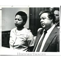 1982 Press Photo Monique Gunter ran down 5 pedestrian in Court with his Atty.