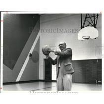 1981 Press Photo Judge Richard A Hoose of Lake County at New Gym - cva18719