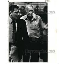1983 Press Photo Allen Friedman walks out of Federal Building - cva13523