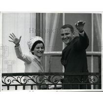1966 Press Photo Mr. & Mrs. Pat Nugent, waved from South Portico of the White H