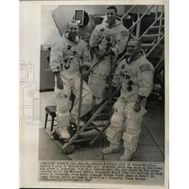 1968 Press Photo Apollo 8 crew to simulated spacecraft at Cape Kennedy