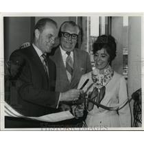 1970 Press Photo Ribbon Cutting- John H. Glenn and his wife Anna. - cvb71001