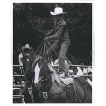 1990 Press Photo Chris Latting Stand Two Horses Rodeo - RRR45009