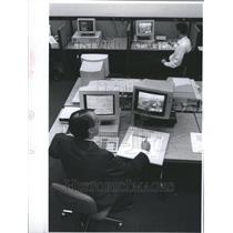 1992 Press Photo Phone line demonstration  ITT