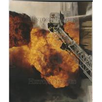 1990 Press Photo Chicago Firefigher Escapes Explosion