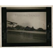 1937 Press Photo Plane Landing - nef36961