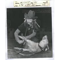 1977 Press Photo Sue Wolf Rodeo Calf Roping