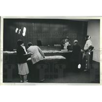 1981 Press Photo Interior of Busy Housing Courtroom