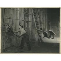 1939 Press Photo Workers Help Incinerate Garbage