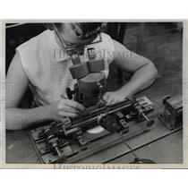 1957 Press Photo Diamond Phonograph Needle Point Examination Machine - nef40502