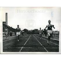 1953 Press Photo Seton Hall's Morris Corotta wins 440 Yd. run at IC4A Games