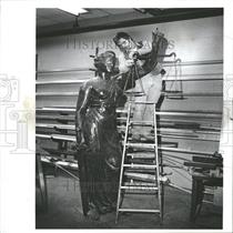 1983 Press Photo Lady Juctice Statue Oakland County