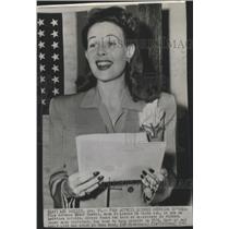 1952 Press Photo Actress Wendy Barrie Becomes American Citizen - ftx02504