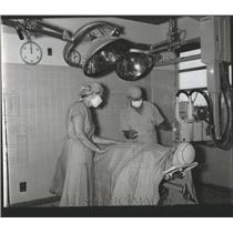 1963 Press Photo Non-Explosive X-Ray Doctors