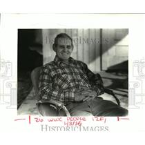 1987 Press Photo Pedro Alonso, Sr. sits in a lawn chair at his home in Metairie.