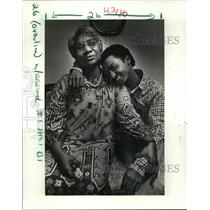 1986 Press Photo Reunion of Geraldine Amos of New Orleans with Ethiopia Child