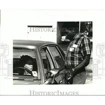 1986 Press Photo Raymond Ambrose with Lynda Shepherd after driving test
