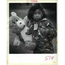 1988 Press Photo Andouille Festival- Ashley Williams with blue bear and pickle