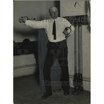 1924 Press Photo Speaker of House of Reps FA Gillette works out in a gym