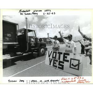 1993 Press Photo Avondale Shipyard - Workers In Support of Unionization