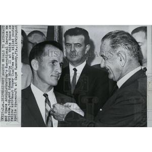 Press Photo Astronauts Gus Grissom and Edward White receive medals - spw11240