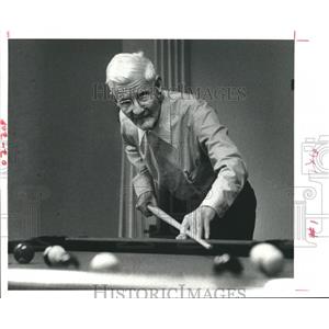 1979 Press Photo Sidney A. Bailes shooting pool, Aged -Texas - hca03898