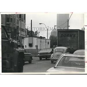 1975 Press Photo White Trailer monitors air on Boston Street, Air Pollution