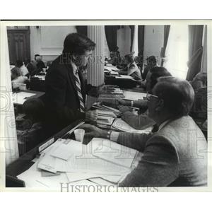 1981 Press Photo Alabama Rep.Tom Coburn makes point to colleagues on education.