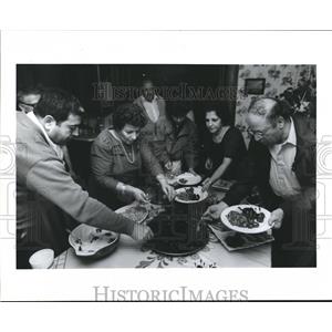 1986 Press Photo Arab-Americans of Houston meet for large extended family meals