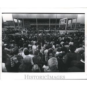 1969 Press Photo Crowds gather at Albert Thomas National Space Hall of Fame