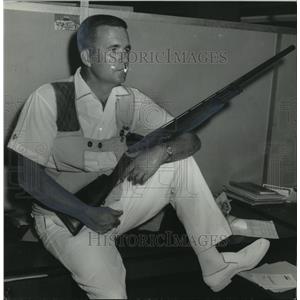 1966 Press Photo Jack Biddle III, relaxes with his riffle