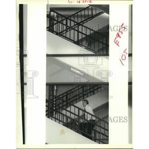 1988 Press Photo A pedestrian walks up the stairs at New Orleans Airport