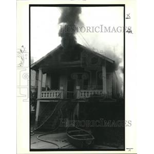 1992 Press Photo A 2-alarm fire on Crete Street home, New Orleans. - nob10170