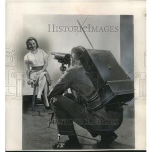 1951 Press Photo Portable camera demonstrated by Jack Dilley in New York.