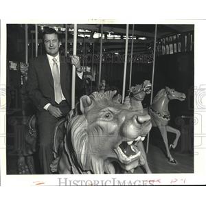 1986 Press Photo William A Hines on carousel at City Park - nob45288