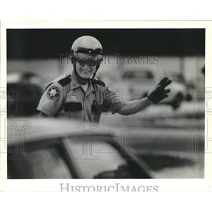 1991 Press Photo School crossing guard James Harris in Perl River - nob45374
