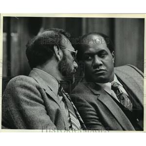 1981 Press Photo Ron Kramer (left) and Willie Davis in Milwaukee Circuit Court.