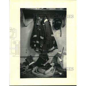 1992 Press Photo Extra equipment hangs on the LaPlace Volunteer Fire Department