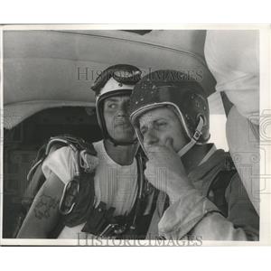 1966 Press Photo Sky Diving Instructor Phil Goetsch And Reporter Ron Haase