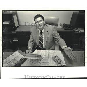 1987 Press Photo Homicide detective Robert Lambert - nob62611