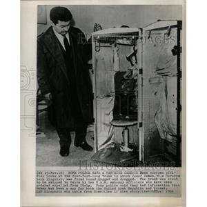 1964 Press Photo Spy, Josef Dahan, Found In Trunk - RRX69799
