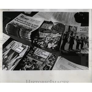 1968 Press Photo Young Socialist Alliance Literature - RRW91573