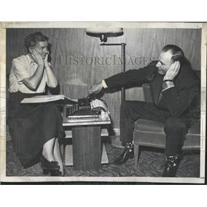 1950 Press Photo Jessie & Dan Thornton Use A Telephone - RRX83587