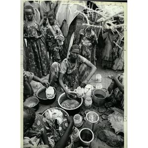 1980 Press Photo Refugees/Ethiopia/Food Rations/Poverty - RRX71805