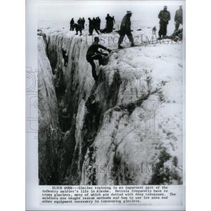 1968 Press Photo Infantry Soldiers Glacier Training - RRX60425