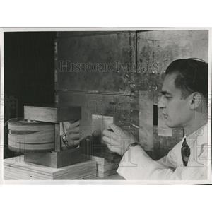 1953PressPhotoEquipment for producing polarized neutron - RRX81737