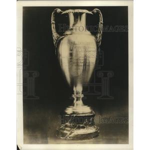 1932 Press Photo The Henry L. Doherty trophy