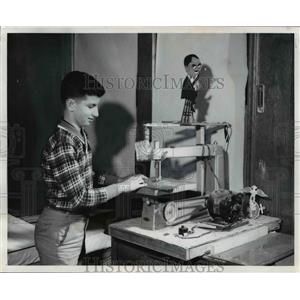 1960 Press Photo The electric saw is safe even for teenagers - nee32878