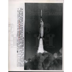 1966 Press Photo Little Joe II rocket lifts off launch pad at White Sands