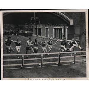 1940 Press Photo Annual Penn races 400 meter hurdles Gil Farrow, John Scales